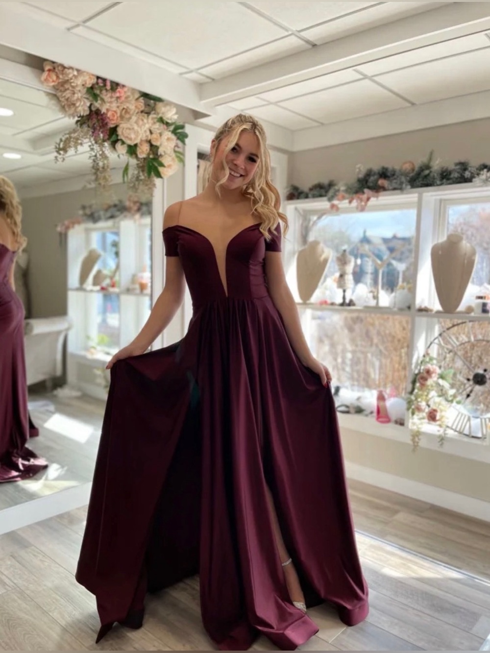 Jessica Angel 381 burgundy size small NWT brand new never worn or altered before